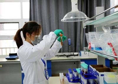 西安市食品药品检验所 多措并举筑牢防线，护航双节期间食品安全